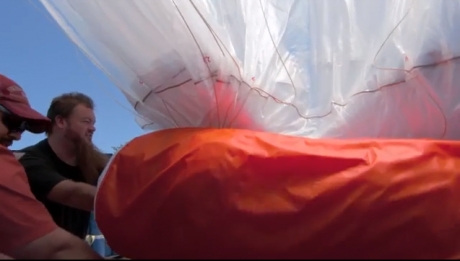 Google пуснаха 30 интернет балона в стратосферата